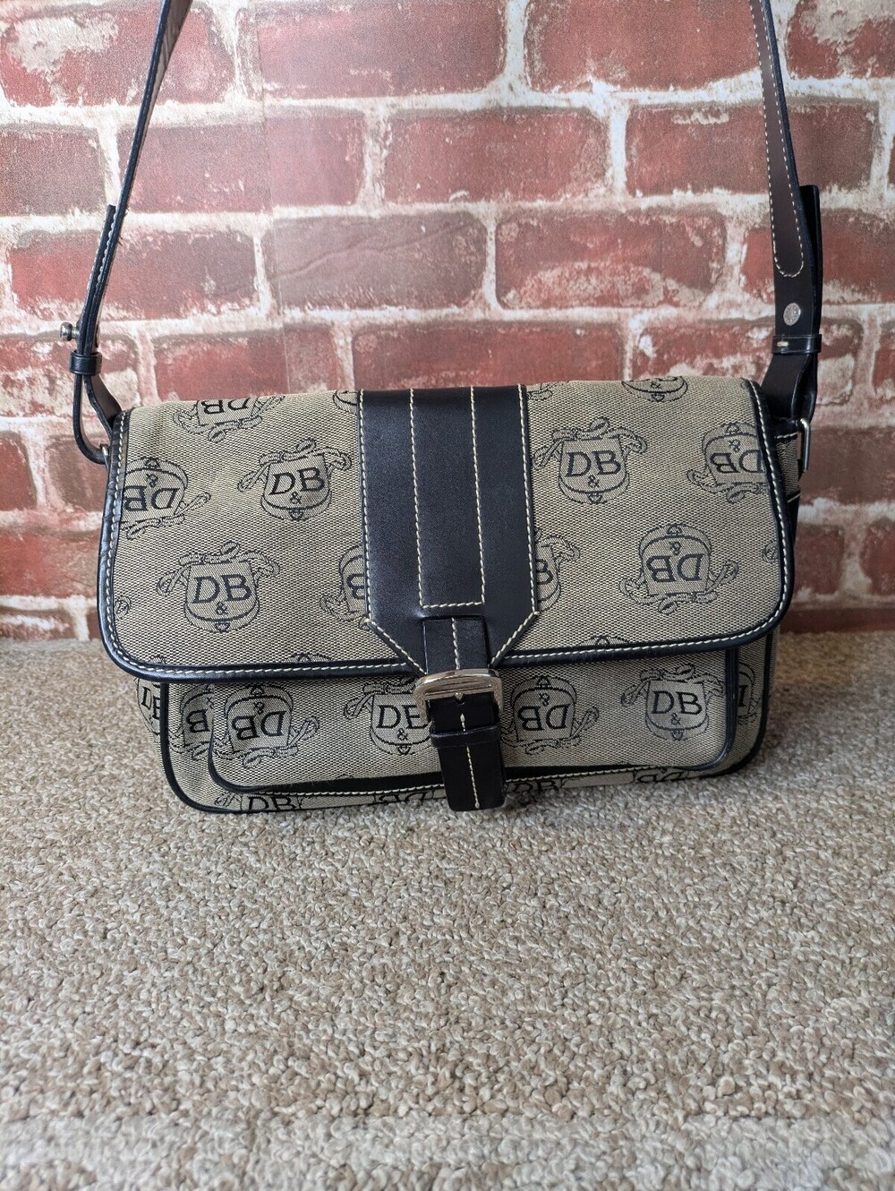 Dooney Bourke Donegal Crest Vintage Y2K Crossbody Bag Black Leather Canvas